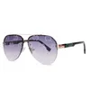 Top Brand Designer Giant Frame Ultrallight Solglasögon för män och kvinnor fashionabla grodglasögon utomhus körglasögon som skyddar mot starkt ljus trevligt