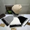 berretto lavorato a maglia di marca Burkeberry Cappelli firmati MONCLiR berretto autunno e inverno nuovo cappello di lana lavorato a maglia lettera cappello lavorato a maglia sito ufficiale versione 1:1