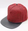 Kobiety mężczyzn Flat Bill Snapback Hat Skórzanie 5 Panel Hip Hop Baseball Cap z siatką czerwony czarny niebieski biały19075205