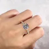 Anneaux de cluster 18K Gold VVS D Couleur 2 Moissanite Quatre griffes Bague élégante Bras élégant incrusté pour les femmes