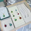 Pendant Necklaces Versa Rhine Sapphire Flower Necklace Small Rich Lady Plated 18K Gold Malachite Green Large Zircon