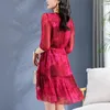 Vestidos casuales Real Silk Red para mujeres 2023 Verano Elegante con cuello en V Manga de tres cuartos Ropa de mujer Vestido de impresión de volantes A-Line