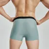 Shorts masculinos fitness alta elasticidade gelo malha olhos respirável secagem rápida super sem costura designi calças de dois quartos. Foto