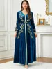 Ethnische Kleidung Naher Osten Dubai Herbst und Winter bestickte Perlen Samtkleid arabische Frauen Abend lange Ärmel elegante Robe Abaya