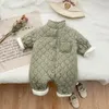 Rompertjes Ins Winter geboren jongen Pluche Romper Bovenkleding Baby Baby Kraag Effen Isolatie Buiten Jumpsuit Romper 231211