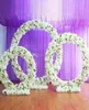 Anpassade nya runda Iron Arch Wedding Props Road Lead Stage Bakgrund Decor Iron Arch Stand Frame With Silk Artificial Flowers A7805290