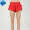 lu-16 Faixa de verão que 2,5 polegadas Hotty Hot Shorts soltos respiráveis de secagem rápida esportes femininos calças de ioga saia versátil casual bolso lateral academia un