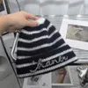 Designermarke Doppelbuchstabe Kristallhüte Ananas Streifen Stickerei Beanie Schädelkappen Luxus Unisex Herbst Winter Schwarz Weiß Wolle Strickmützen Warm halten Hut