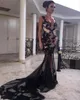 Sexy Stil Abendkleider aus schwarzer Spitze mit tiefem V-Ausschnitt, rückenfrei, durchsichtiger Rock, langer Meerjungfrau, modisch, 2023, Abschlussball-Party-Kleider, individuell, Übergröße