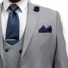 Abiti da uomo Blazer taglie forti personalizzati Risvolto con visiera grigio Giacca monopetto in 3 pezzi Pantaloni Gilet Slim Fit Abbigliamento di lusso