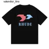 새로운 Rhude 티셔츠 여름 디자이너 T 셔츠 남자 T 셔츠 톱니 럭셔리 편지 인쇄 셔츠 남성 여성 의류 짧은 슬리브 Tshirts