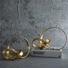 Figurines décoratives Gold Metal Hollow out Twist Corde Ornement Modern Irrégulet Room Bureau décor créatif Nordic Home Accessoires Cade
