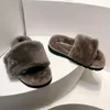 2023 Classic Womens Luxury Solid Color Slides Slipers Designer Män yttre slit Sandaler Tjock Bottom Präglad övre lätta icke-halkhallskor Stortstorlekar 44