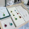 Hänghalsband versa smycken 5 smaragd kvinnlig mikro inlagd med hjärtröd korund sydostasien