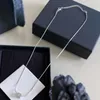 Designer Luxe Klassieke Messing Ketting Franse Merk Vierkant Driedimensionale Dubbele Letter Hanger Hoge Kwaliteit Koperen Vrouwen Charme Leveren Moeder Sieraden Cadeau