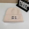 Downicze dla projektantów Nowe i kobiety Winter Wysokiej jakości Brimless Urinal Classic Printed Letter Wool Hat