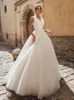 Abito da sposa senza maniche con collo alto per la sposa, bottoni ricoperti alla moda, linea ad A, applique classica in tulle personalizzata