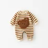 Rompertjes MILANCEL Baby Dikker Voering Jongenskleding Gestreepte Meisjes Jumpsuits Beer Outfit 231211