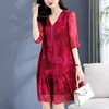 Vestidos casuales Real Silk Red para mujeres 2023 Verano Elegante con cuello en V Manga de tres cuartos Ropa de mujer Vestido de impresión de volantes A-Line