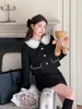 Robe de deux pièces automne hiver vestes élégantes douces femmes français Chic petit manteau de parfum femmes simples jupes noires femmes ensemble deux pièces 231211