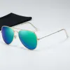 Fashionabla solglasögon, polariserad metall dubbelbalk paddspegel, oregelbunden skuggning, drivande personlighetstrend