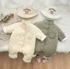 Rompertjes Ins Winter geboren jongen Pluche Romper Bovenkleding Baby Baby Kraag Effen Isolatie Buiten Jumpsuit Romper 231211