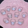 Pierścienie klastra 10pcs Natural Stone Pierścień Opal Clażer Stolica Spersonalizowana Daisy Girl