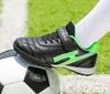 Nuovi bambini Ragazzi Ragazze Chiusura con gancio ad anello Scarpe da calcio per allenamento all'aperto Scarpe da corsa per studenti Sneaker leggere antiscivolo