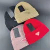 Hiver Knit Deigner Beanie Baeball Outdoor Femme Lettre Triangle Bonnet De Laine Homme Tête Chaud Cahmere Kull Cap Caual Trucker Équipé