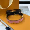 Mit Box Designer-Blumen-Charme-Armbänder Qualität Leder Frauen Männer Gold Armband Rosa Schwarz Clors Brief Marke Armbänder Jewelry268L
