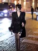 Abiti casual da donna nel 2023 giacca sartoriale con paillettes nere europee da donna di media lunghezza struzzo lucido partito Bling Blazer Top abbigliamento
