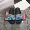 Designer-Hausschuhe Bloom, flache Slides, klassische Gummi-Sandalen für Damen und Herren, Blumen-Hausschuhe, modische Sandale, Designer-Slide-Strandsandalen