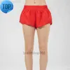 lu-16 Faixa de verão que 2,5 polegadas Hotty Hot Shorts soltos respiráveis de secagem rápida calças esportivas femininas de ioga saia versátil casual bolso lateral