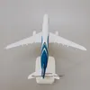 Aircraft Modle Alloy Metal Oman Air Airlines Diecast Airplane Model Airbus 330 A330 Airways Płaszczyznę stojak samolotów Prezenty dla dzieci 16 cm 231208