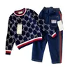 Kinderkleding Kid Sets baby tracksuits jongensmeisjes suit letters print 2 stks designer jas pant pakken chidlren casual sport kleding tracksuit maat 100 cm-150 cm k09