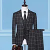 Abiti da uomo Blazer stile britannico uomo gilet scozzese giacca pantaloni 3 pezzi set moda maschile fascia alta sottile banchetto di nozze giacca da lavoro cappotto a231211
