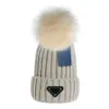 Bonnet chaud d'hiver pour femme, nouvelle mode, grand pompon en fausse fourrure, chapeau à pompon tricoté, casquette de Ski, noir, bleu, blanc, rose, 215c