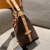 Topp lyxiga plånböcker Designer Woman Handbag Högkvalitativ läderdesigner axelväskor kedja väskor Kroppsdesignväskor Små designerväska