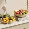 Tallrikar Modern Fruit Dish Design Elegant Light Luxury Transparent Plate med öppning av elektropläterade fötter för rumskaffe