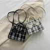 Kvällspåsar kvinnor mini handväska damer påse mode check mönster axel väska crossbody messanger lättvikt enkel elegant tote