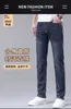 Jeans da uomo firmati di lusso Jeans elastici sottili primaverili per pantaloni da lavoro leggeri da uomo slim fit in denim a gamba dritta lunghi E2Q9