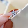 Elsieunee 100% 925 Sterling Emerald Cut Symulowany Moissanite Diamond Wedding Ring Fashion Fine Biżuter