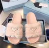 Lujo P Mujeres con caja Diseñador Zapatillas de piel Sandalias Diapositivas planas Chanclas Triángulo Cuero Mocasines al aire libre Zapatos Ropa de playa Zapatillas Negro Blanco