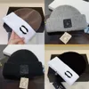 Enkel vinterhattdesigner Beanie Men Sticked Cap Bucket Hats Classic Brand Letter Luxury Solid Color Ull Bonnet Womens Mens Mens Möss Julpresent