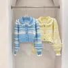 Maglioni da donna 2023 Primavera e Autunno Cardigan lavorato a maglia giallo Maglione corto a righe di alta qualità Chic Top a maniche lunghe Y2k Abbigliamento