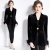 Ternos femininos design outono inverno veludo emendado pena manga longa blazer casaco para mulher gola entalhada grande metal um botão terno