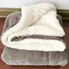 Couvertures Couverture douce Couette en laine d'agneau Double couche épaisse et chaude en molleton de corail pour lits d'hiver 231211