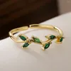 Bagues de cluster Mafisar Design unique plaqué or rouge / vert feuille de zircon géométrique anneau ouvert femmes mode simple fête quotidienne en gros