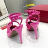 Luxus Designer High Heel Pumps Damen Sandalen Stiletto Nieten Sandalen Damen Hochzeitsschuhe Party Runway Schuh Sexy Spitzschuh Schwarz Weiß Rosa Farbe Größe 35-42