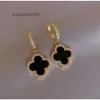 Boucles d'oreilles de créateurs Boucle d'oreille trèfle à quatre feuilles pour femmes senior classique petites boucles d'oreilles vent parfumées nouvelle bague d'oreille trèfle 18 carats or lumière luxe flash boucle d'oreille pour hommes